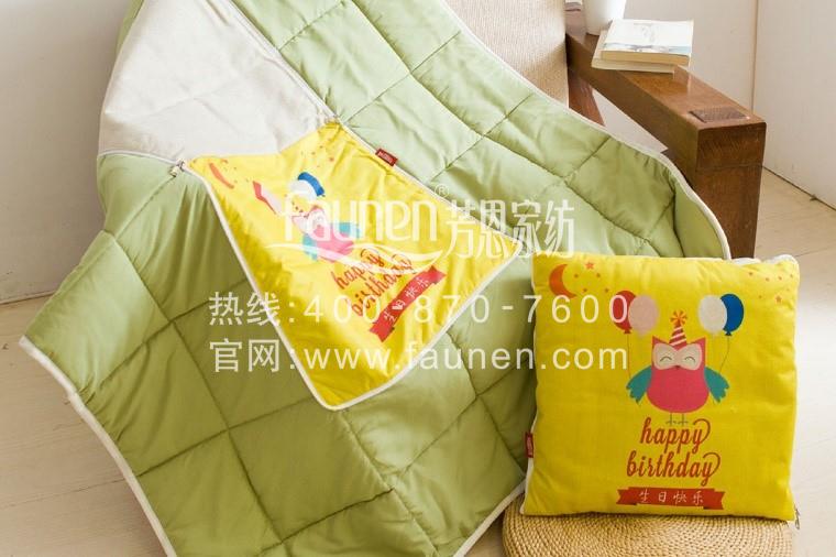 行走的毯子—抱枕被子兩用靠墊，快把它抱給你愛的她