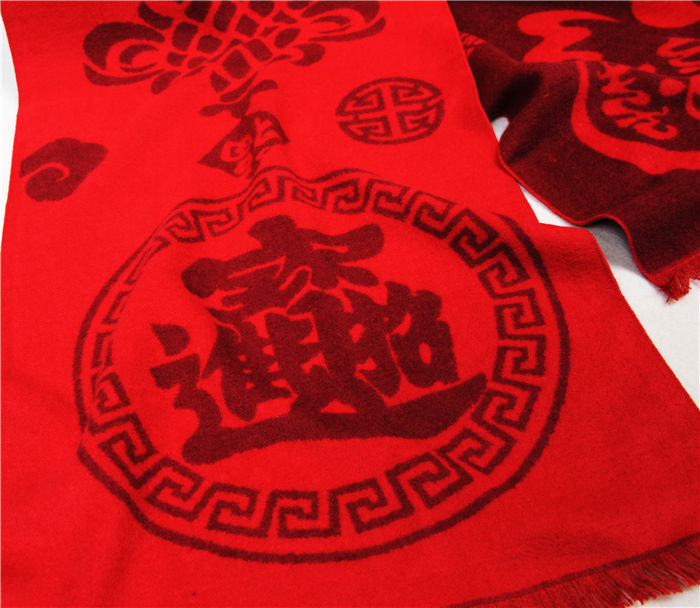個(gè)性化的客戶答謝禮品,量身定制紅圍巾